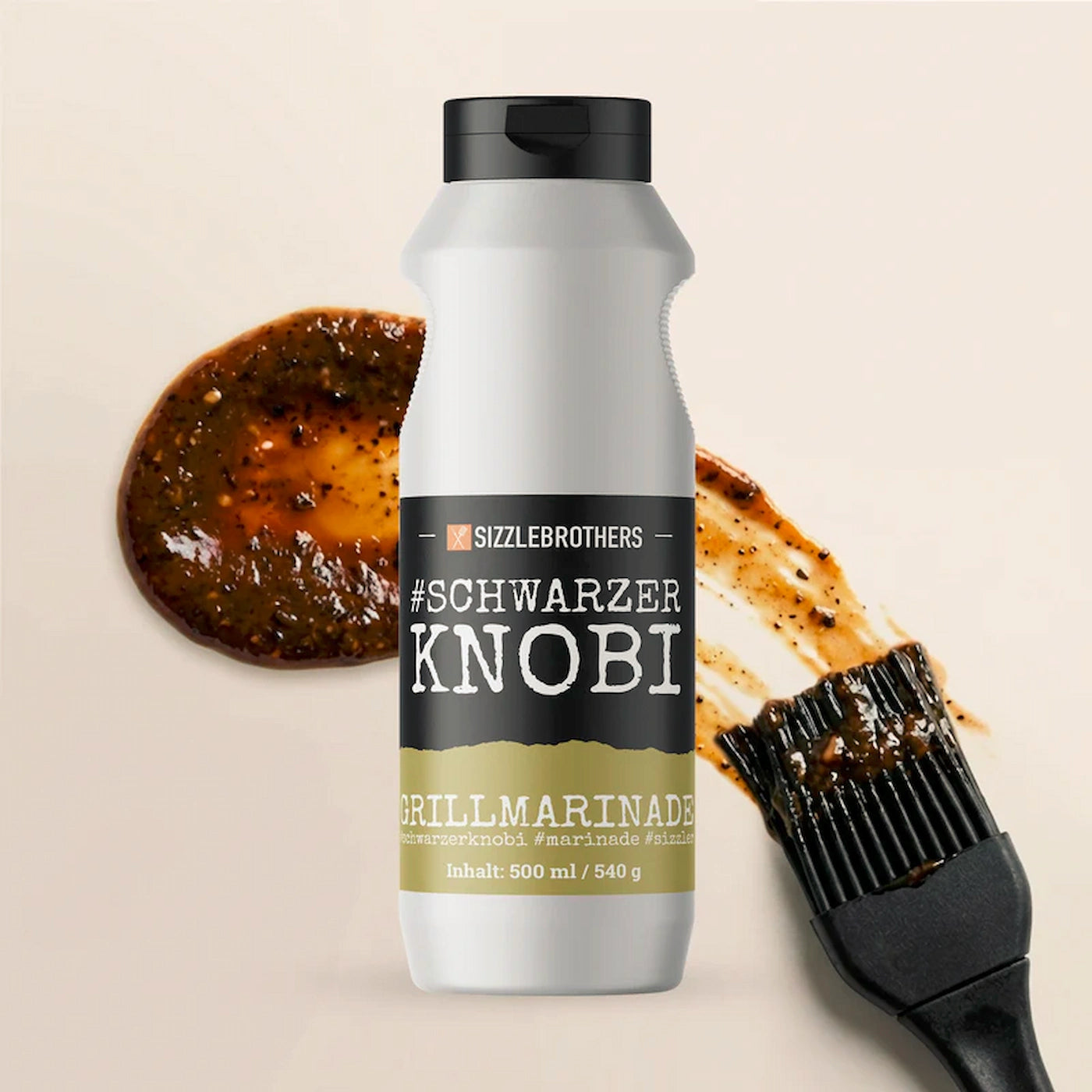 Flsache mit einem Klecks Marinade im Hintergrund